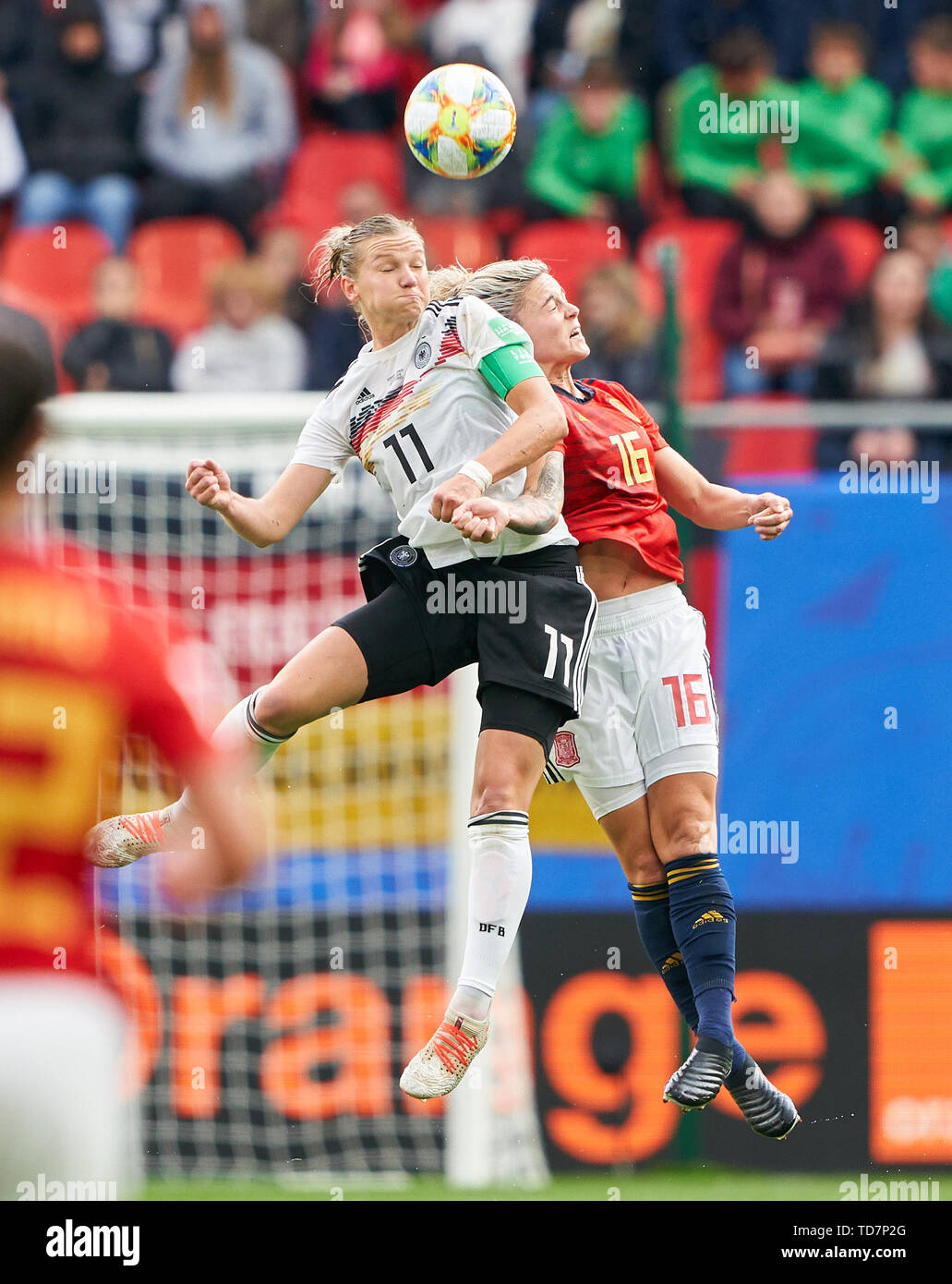 Valenciennes, France. 12th June, 2019. Alexandra POPP, DFB 11 compete for the ball, tackling, duel, header, zweikampf, action, fight against Maria LEON, ESP 16 GERMANY - SPAIN Women FIFA World Cup France Season 2018/2019, June 12, 2019 in Valenciennes, France. Credit: Peter Schatz/Alamy Live News Stock Photo