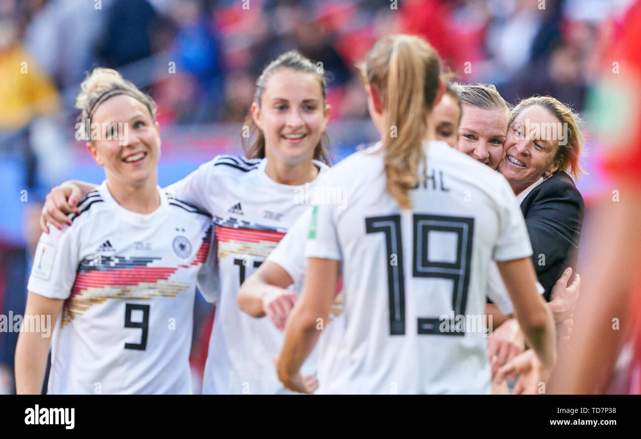 Valenciennes, France. 12th June, 2019. Martina Voss-Tecklenburg, coach, team manager DFB women, Alexandra POPP, DFB 11 Sara DÄBRITZ, DFB 13 Svenja HUTH, DFB 9 Cheering, joy, emotions, celebrating, laughing, cheering, rejoice, tearing up the arms, clenching the fist, celebrate, celebration, Torjubel, GERMANY - SPAIN Women FIFA World Cup France Season 2018/2019, June 12, 2019 in Valenciennes, France. Credit: Peter Schatz/Alamy Live News Stock Photo