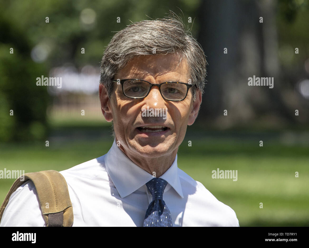 Washington Dc Usa 12th June 19 Abc News Chief Anchor George Stephanopoulos Walks From Doing A Stand Up On The North Driveway Of The White House In Washington Dc On Wednesday June 12 Washington Dc Usa 12th June 19 Abc News Chief Anchor George Stephanopoulos Walks From Doing A Stand Up On The North Driveway Of The White House In Washington Dc On Wednesday June 12