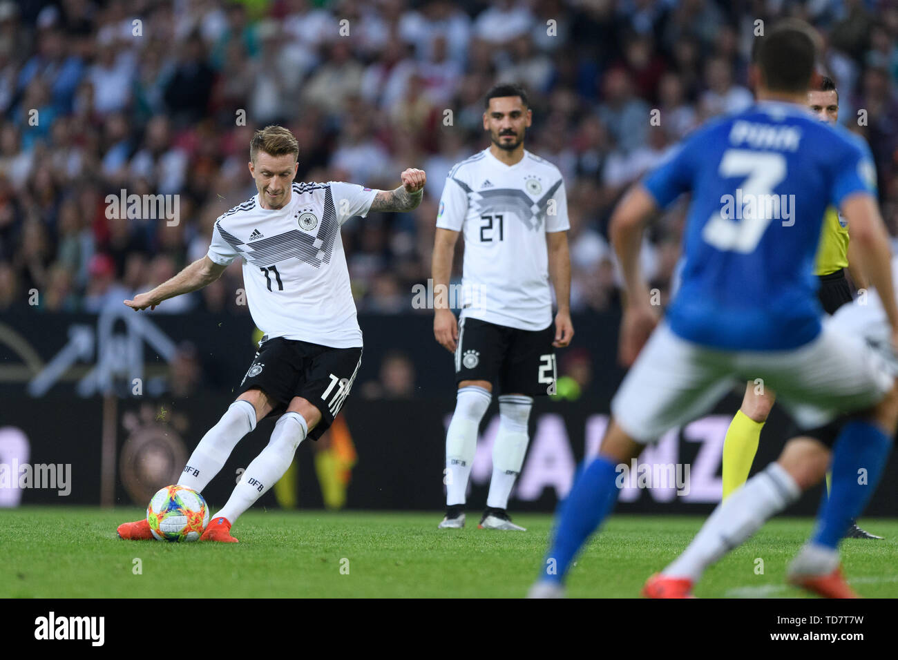 Marco Reus Germany Scores With A Direct Free Kick To 5 0 Ges Soccer Euro Qualification Germany Estonia 11 06 19 Football Soccer European Qualifiers Germany Vs Estonia Mainz June 11 19 Usage Worldwide Stock Photo Alamy