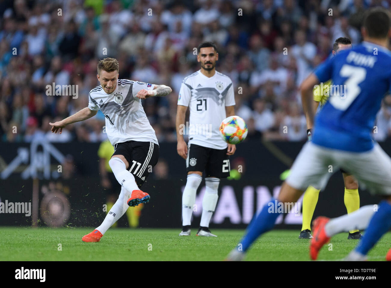 Marco Reus Germany Scores With A Direct Free Kick To 5 0 Ges Soccer Euro Qualification Germany Estonia 11 06 19 Football Soccer European Qualifiers Germany Vs Estonia Mainz June 11 19 Usage Worldwide Stock Photo Alamy