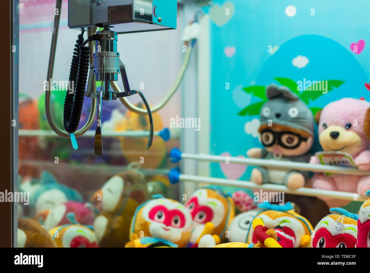 Mall clip doll machine Stock Photo - Alamy