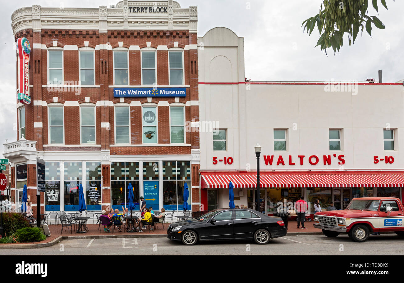 Walmart museum hi-res stock photography and images - Alamy