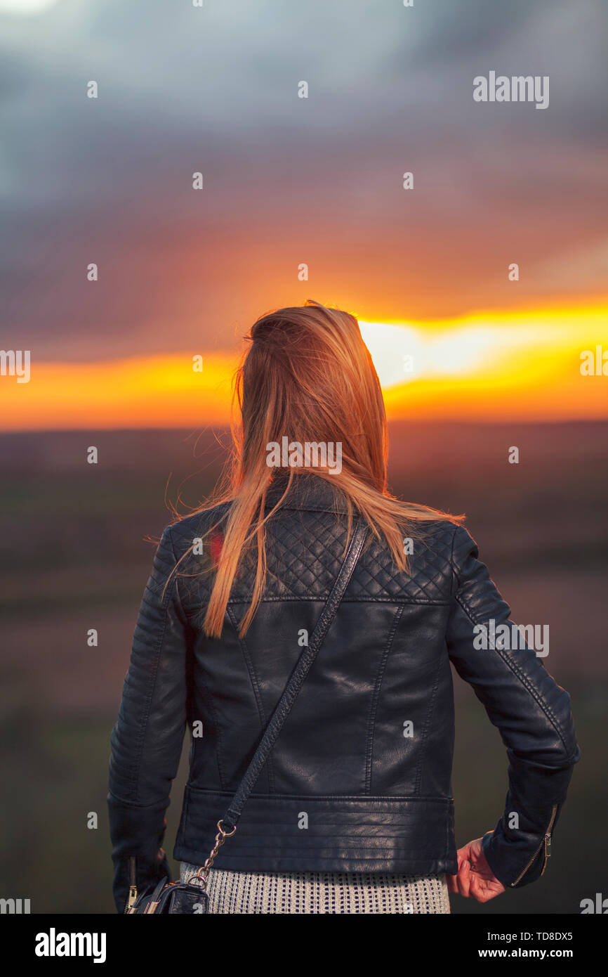 Girls watching sunset hi-res stock photography and images - Alamy