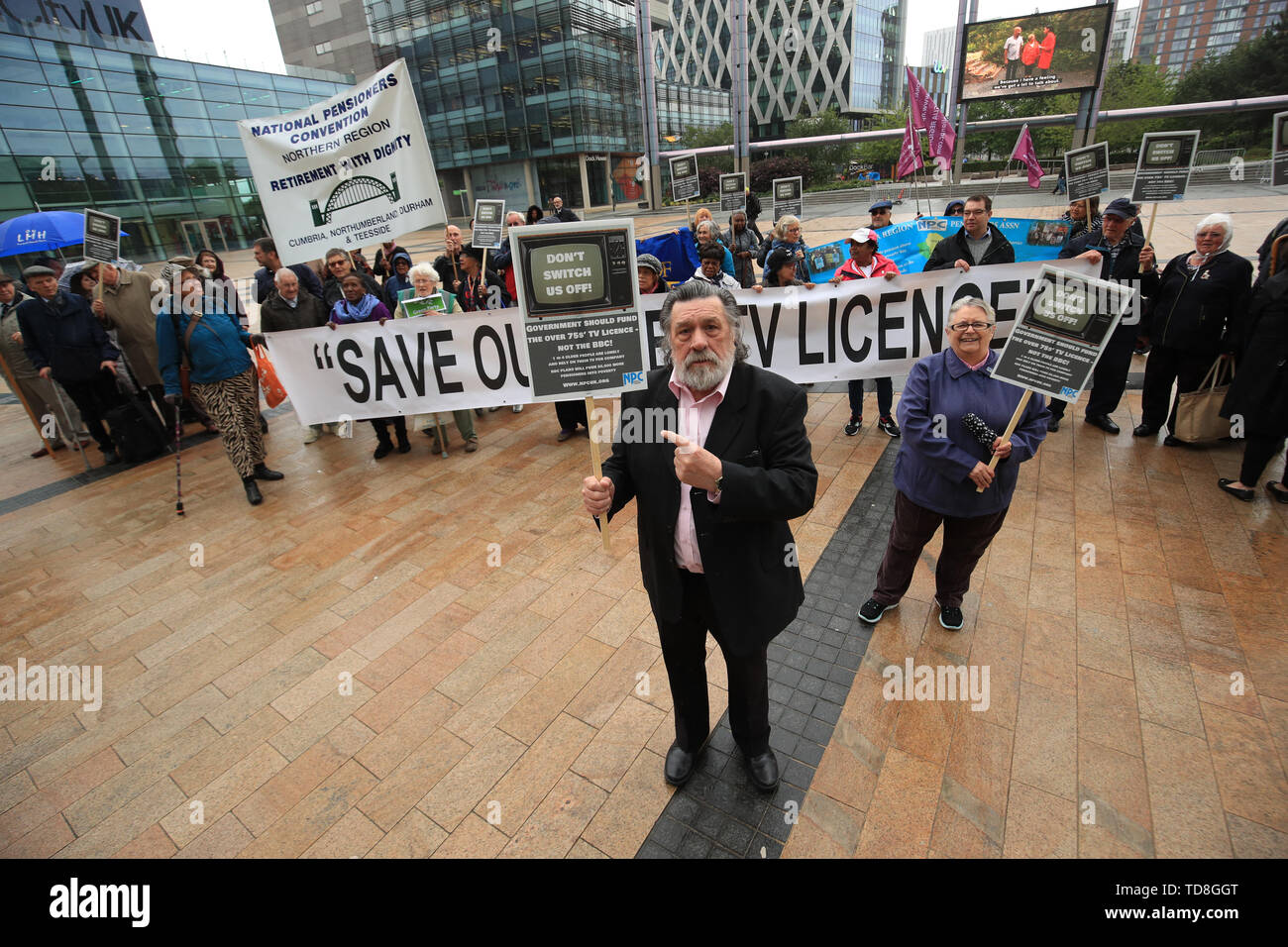 Ricky Tomlinson joins protestors outside BBC Media City in Salford, Greater Manchester, at the broadcaster's decision to axe free TV licences for 3.7 million pensioners. Stock Photo