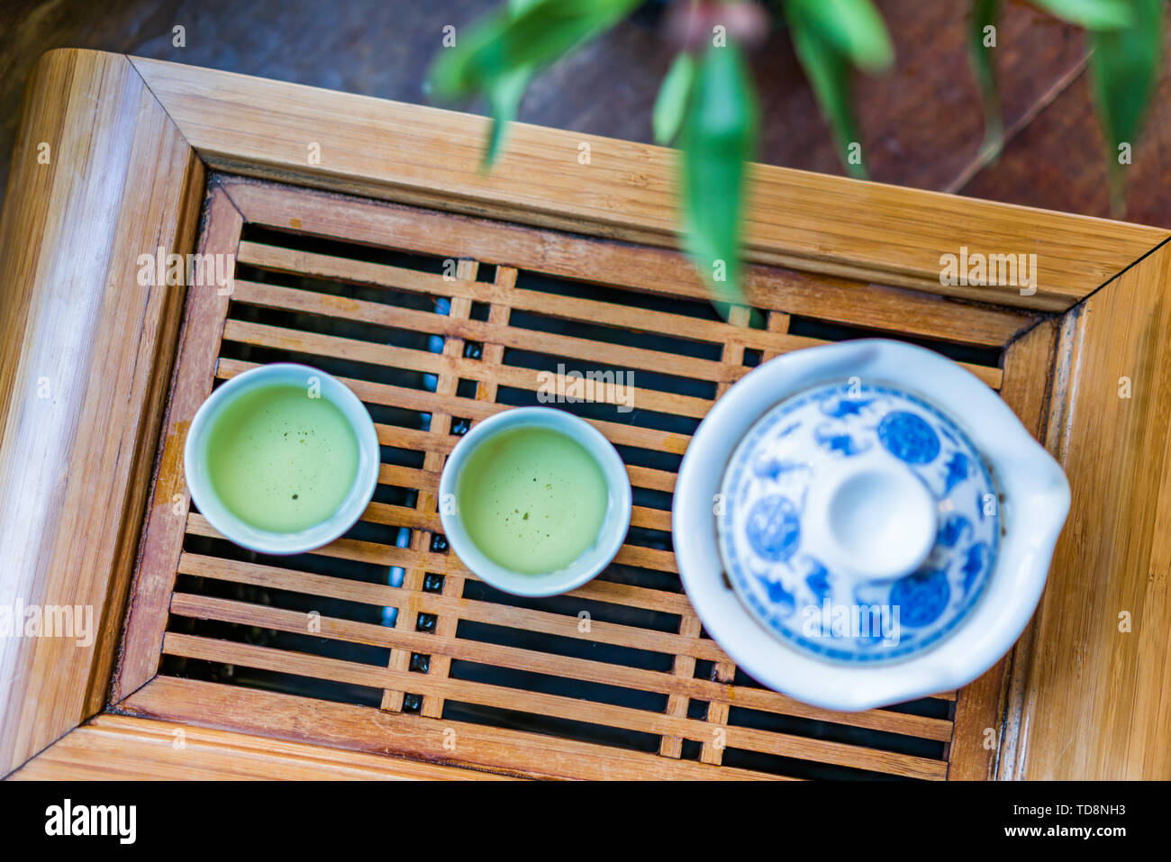 Blue and white tea set and tea Stock Photo - Alamy