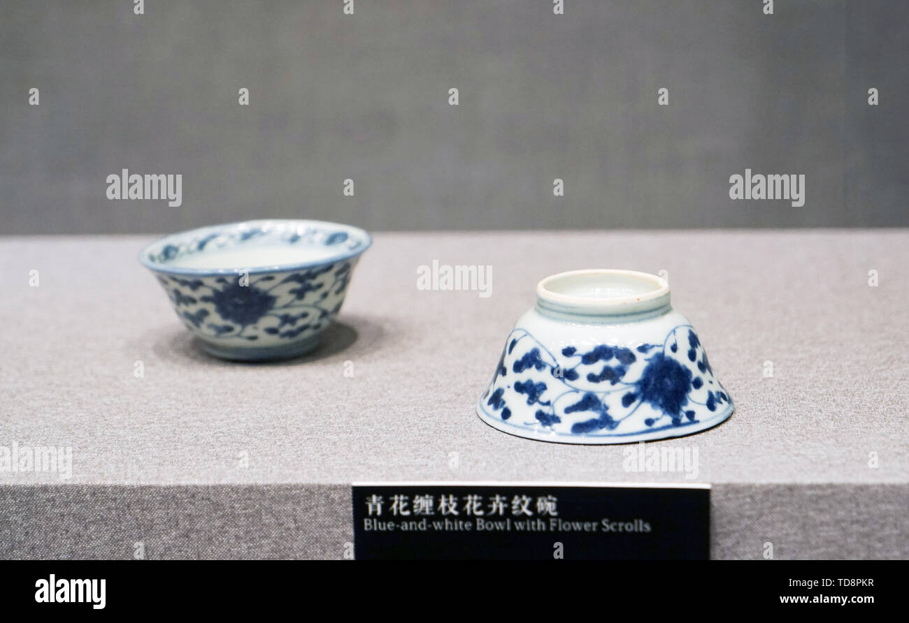 Ming Dynasty porcelain Stock Photo Alamy