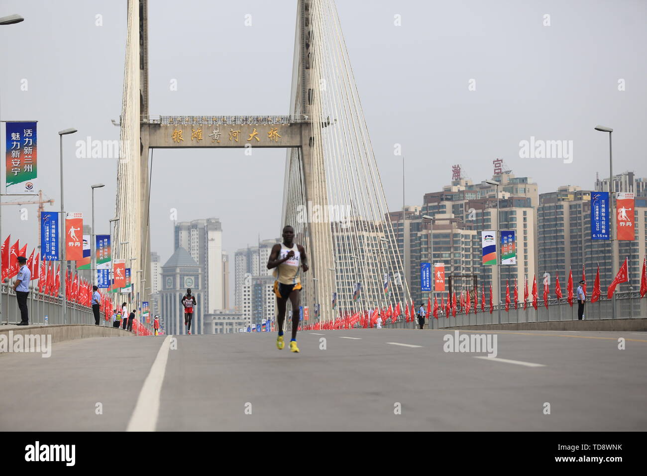 Lanzhou marathon marathon lanma marathon lanzhou scenic lock screen ...