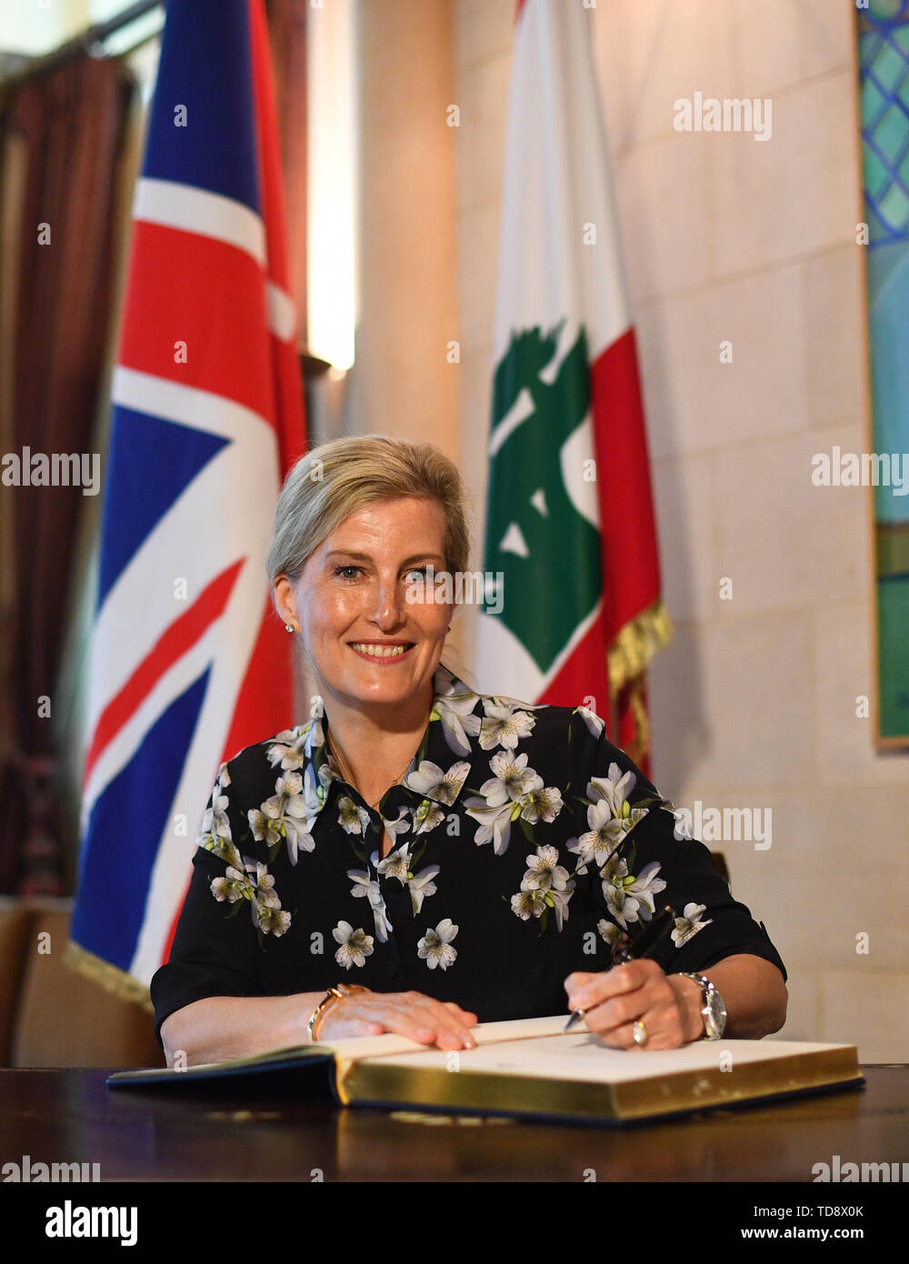 the-countess-of-wessex-signing-the-visitors-book-during-her-meeting-with-prime-minister-of-lebanon-saad-hariri-in-beirut-lebanon-as-part-of-the-first-official-royal-visit-to-the-country-TD8X0K.jpg
