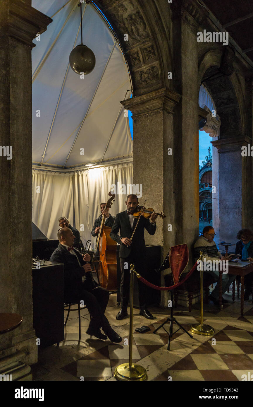 Musicians  at Caffè Florian, St. Mark's Square, San Marco, Venice, at dusk, Veneto, Italy Stock Photo