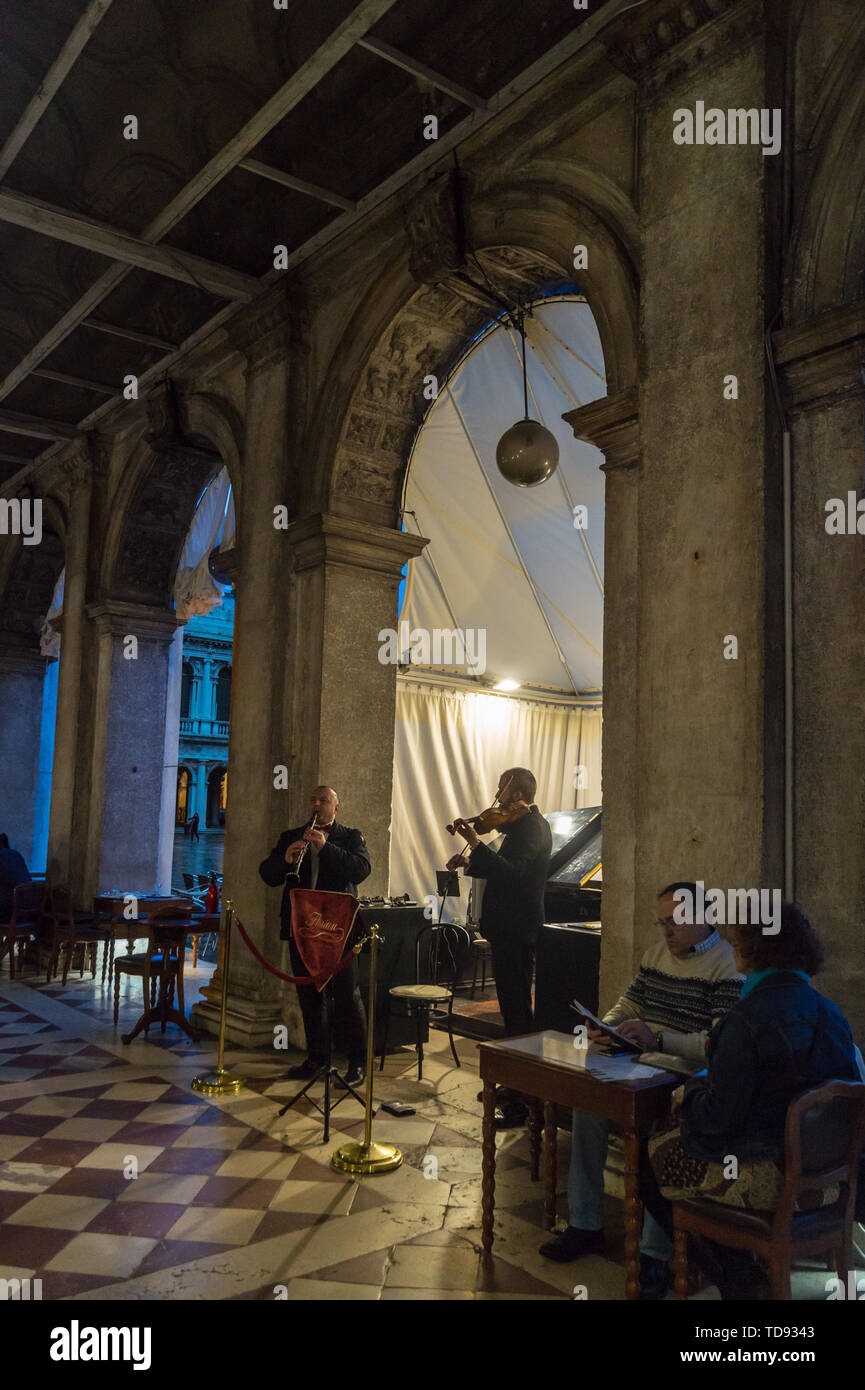 Musicians  at Caffè Florian, St. Mark's Square, San Marco, Venice, at dusk, Veneto, Italy Stock Photo