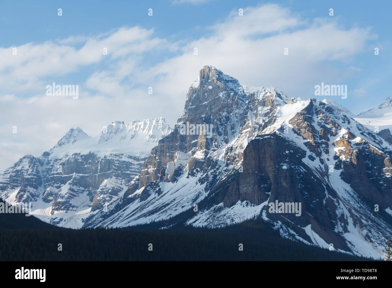 Jagged mountains hi-res stock photography and images - Alamy