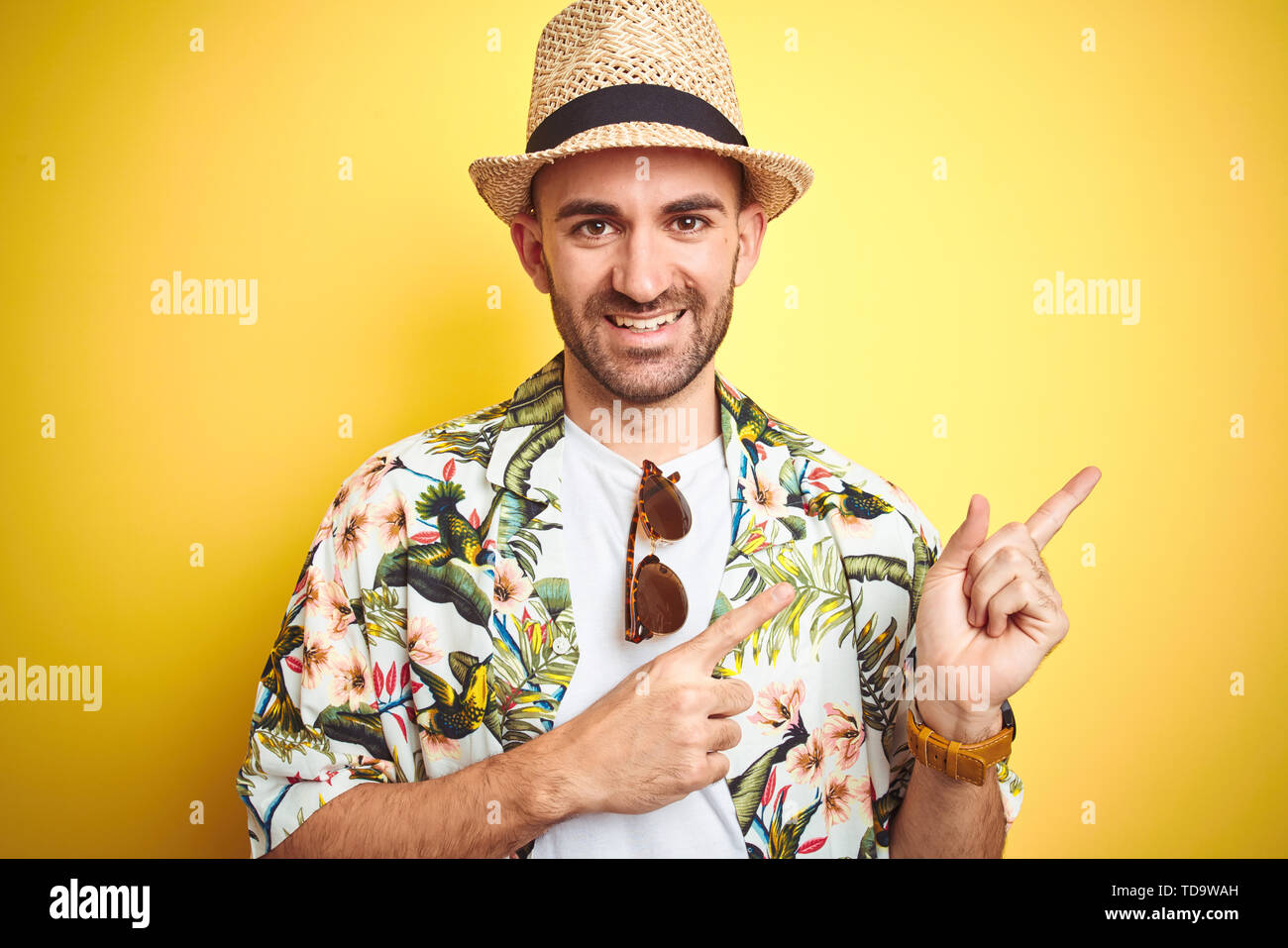 Bald man wearing hawaiian shirt hi-res stock photography and images - Alamy