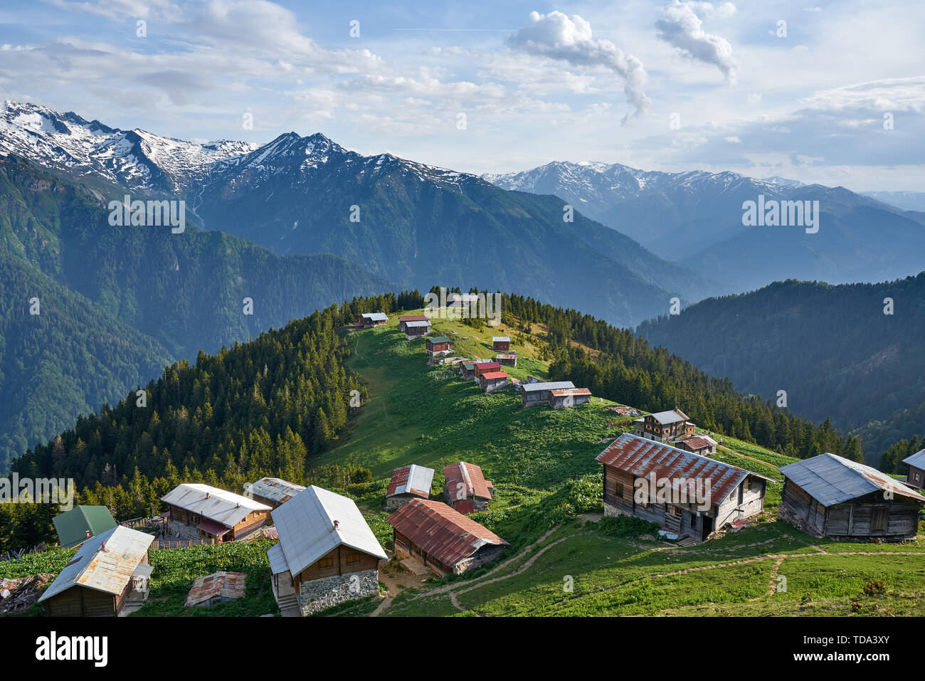 traditional wooden plateau houses of pokut plateau northeastern karadeniz region of turkey stock photo alamy