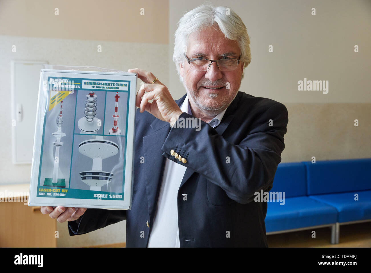 Hamburg, Germany. 14th June, 2019. Hartmut Witte, Marketing, Cooperation and Fundraising Foundation Fernsehturm, holds a model kit of the Heinrich Hertz Tower in his hands. Students of profile class 8 of the Catholic Bonifatius School Wilhelmsburg presented a two meter high model of the Tele-Michel that they had made themselves. With this campaign, the pupils support the Fernsehturm foundation, which is committed to the reopening of the Hamburg television tower. Credit: Georg Wendt/dpa/Alamy Live News Stock Photo