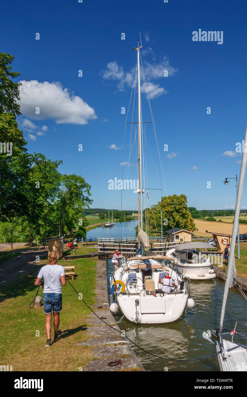 Man pulling canal boat hi-res stock photography and images - Alamy