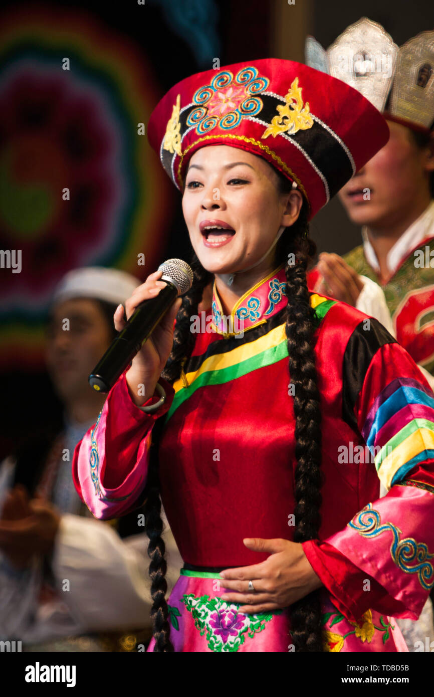 Tibetan folk dance hi-res stock photography and images - Alamy