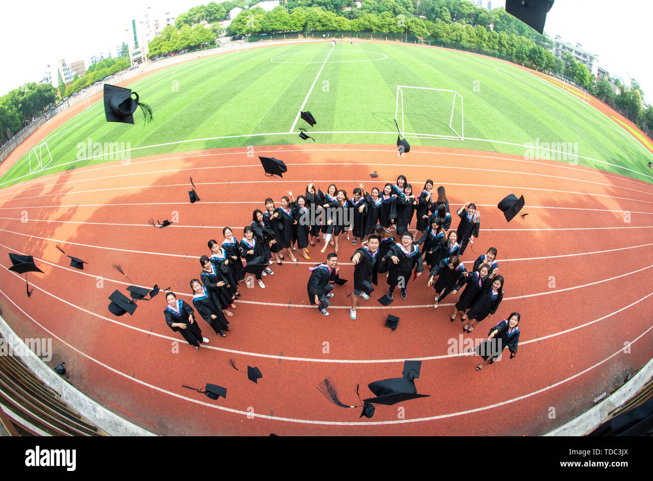 Graduates throw hats Stock Photo Alamy
