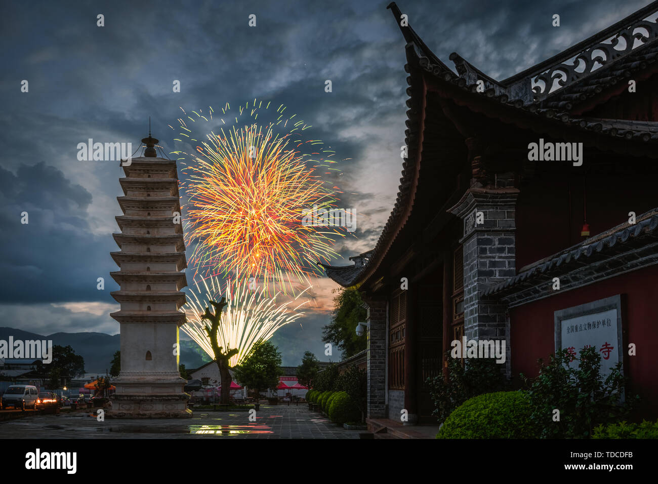 Firewood silver flowers, ancient pagoda ancient temple sheng glow