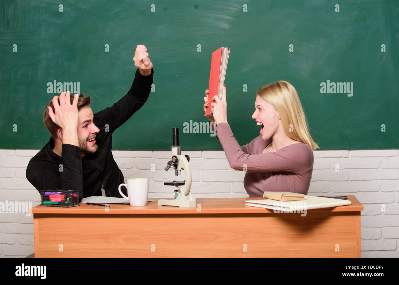 Since for таблица. поставьте глаголы в present perfect he finish training. Present perfect упражнения. Put the verbs into the past simple. Since i was at school.