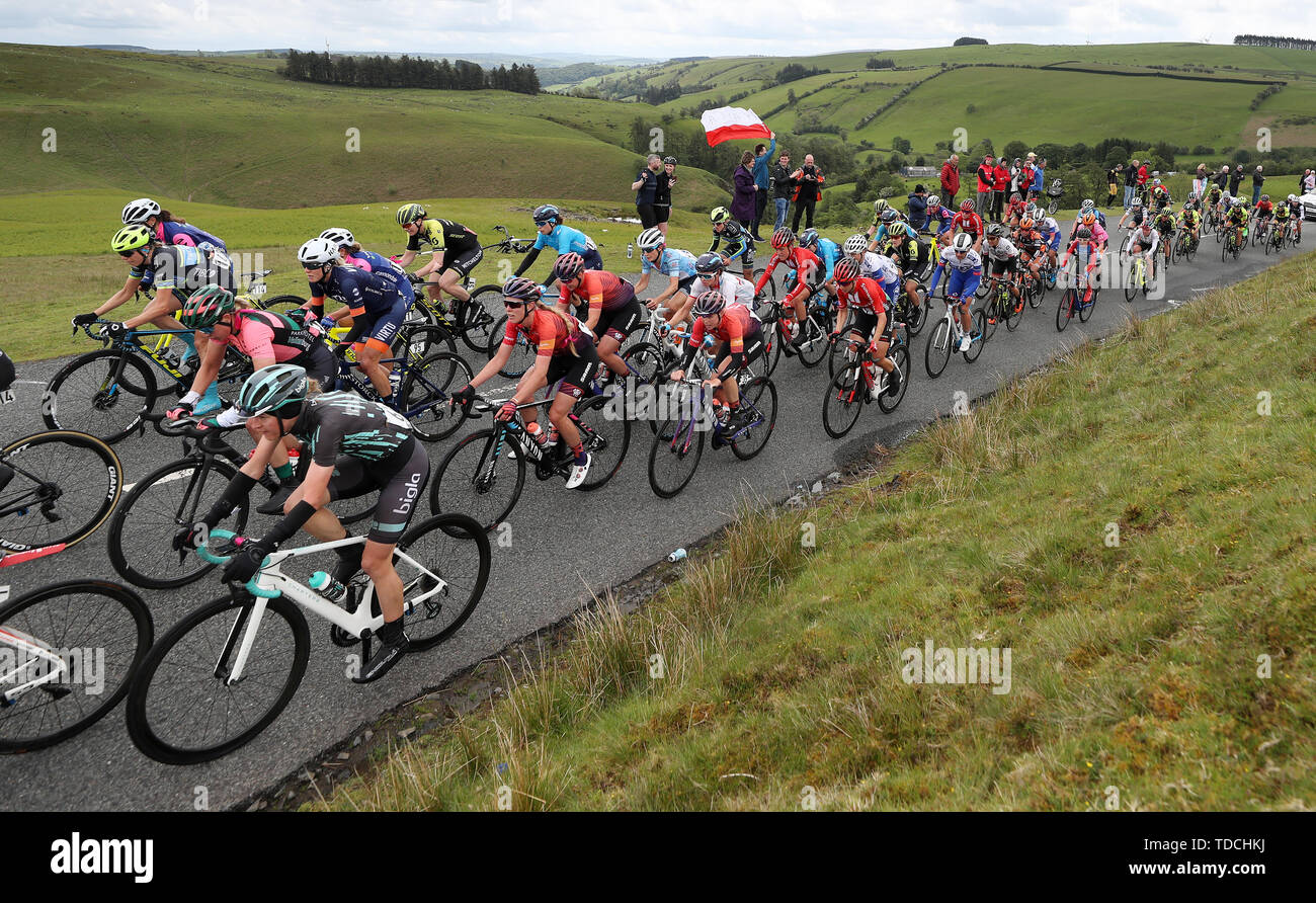 Lizzie Deignan (white helmet, sky blue 