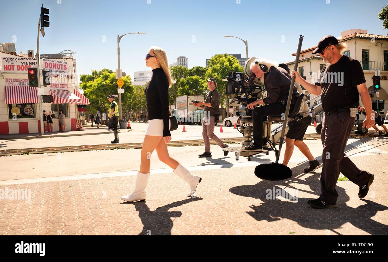 MARGOT ROBBIE in ONCE UPON A TIME IN HOLLYWOOD (2019). Credit: HEYDAY FILMS / Album Stock Photo