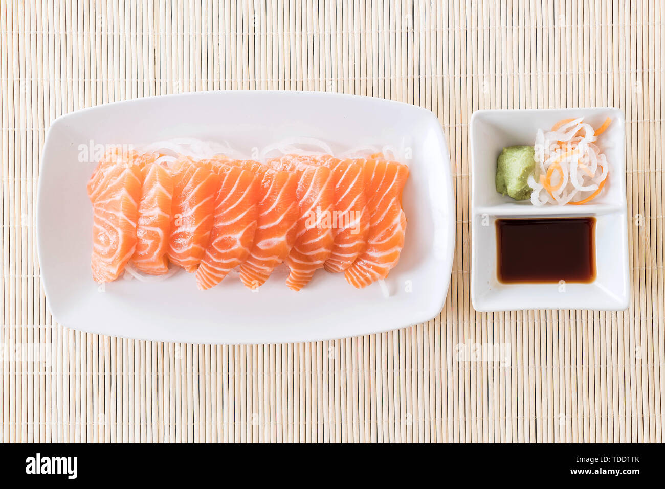 Филе чавычи холодного копчения. Красная рыба сырая. Лосось. Чавыча семга форель. Салмон рыба.