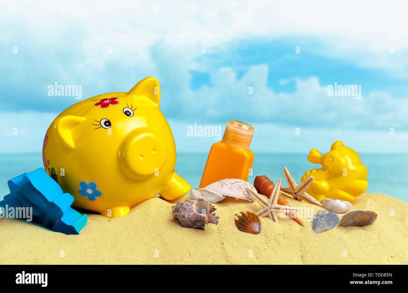 Summer piggy bank with sunglasses on the beach Stock Photo - Alamy