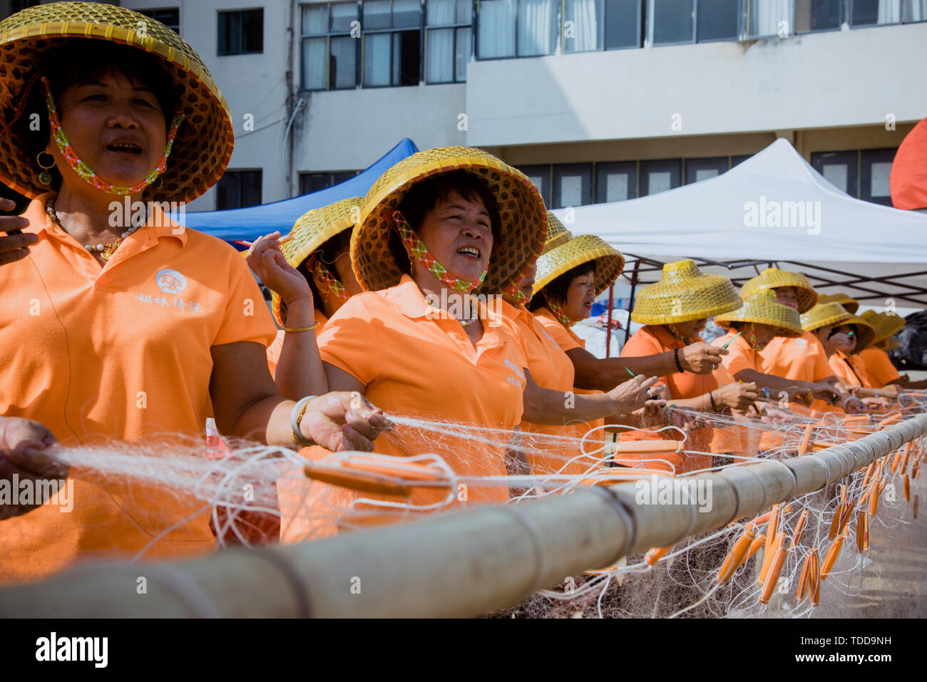 Fishermen weaving nets hi-res stock photography and images - Alamy