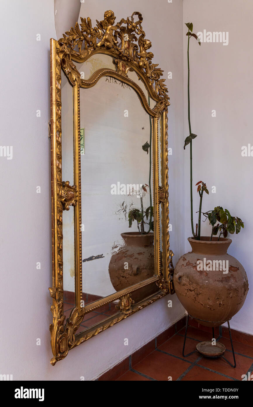 Cracked mirror hires stock photography and images Alamy