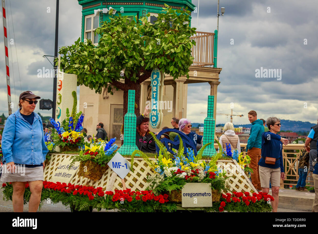 Oregon Rose Float Metro mini float hi-res stock photography and images - Alamy
