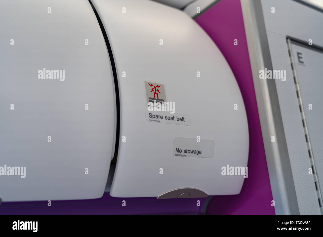 Overhead luggage compartment hires stock photography and images Alamy