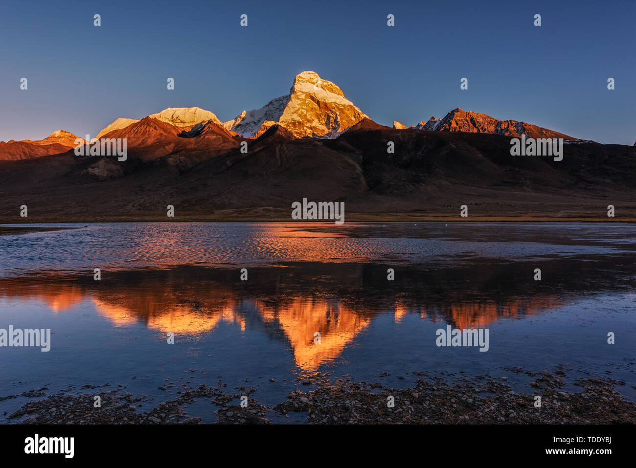 Filmed near the affectionate coo in Tibet, Zhuomu Razi, also known as the Divine Woman Peak, beautiful Jinshan and reflection, different angles. Stock Photo