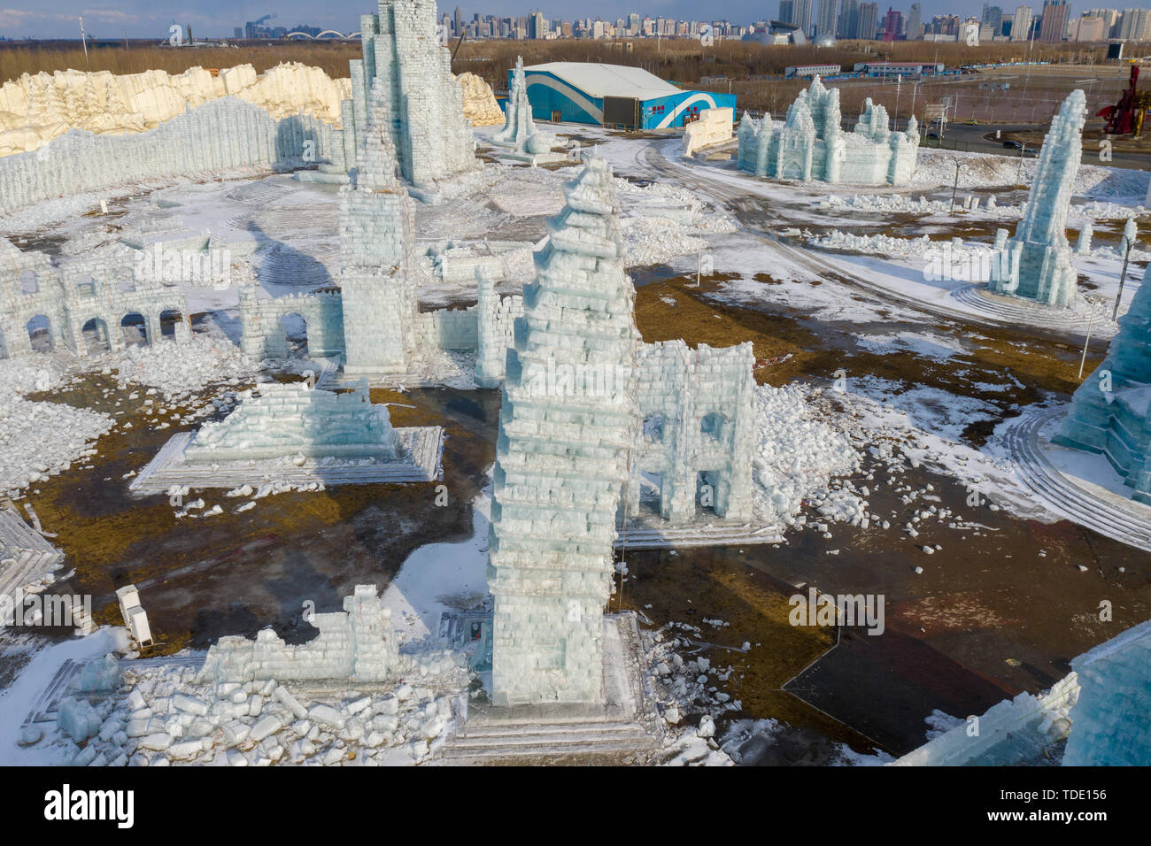Ледовое г. Ледяной город. Ледяной город в Китае. Город во льду. Таяние ледяной крепости.
