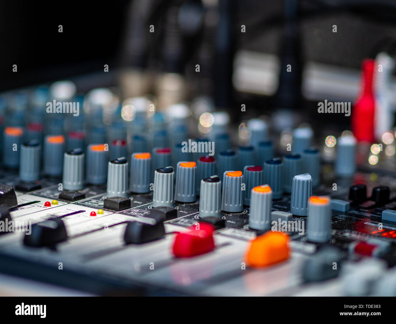 Vintage mixing console hi-res stock photography and images - Alamy