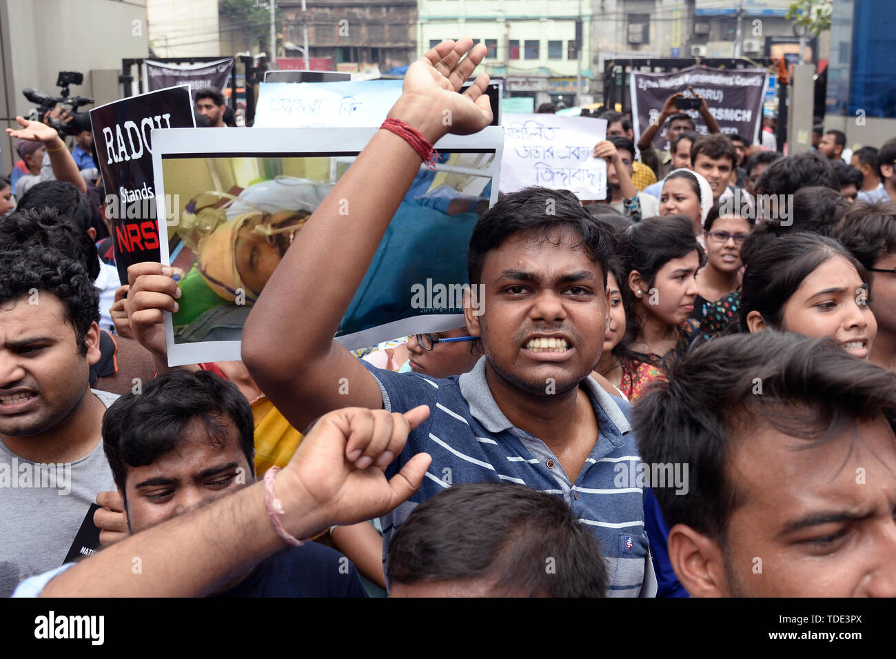Kolkata, India. 14th June, 2019. Junior doctors hold poster and shout  slogan during Junior Doctor state-wide strike after doctor assaulted over  alleged negligence at the Nil Ratan Sircar Medical College and Hospital