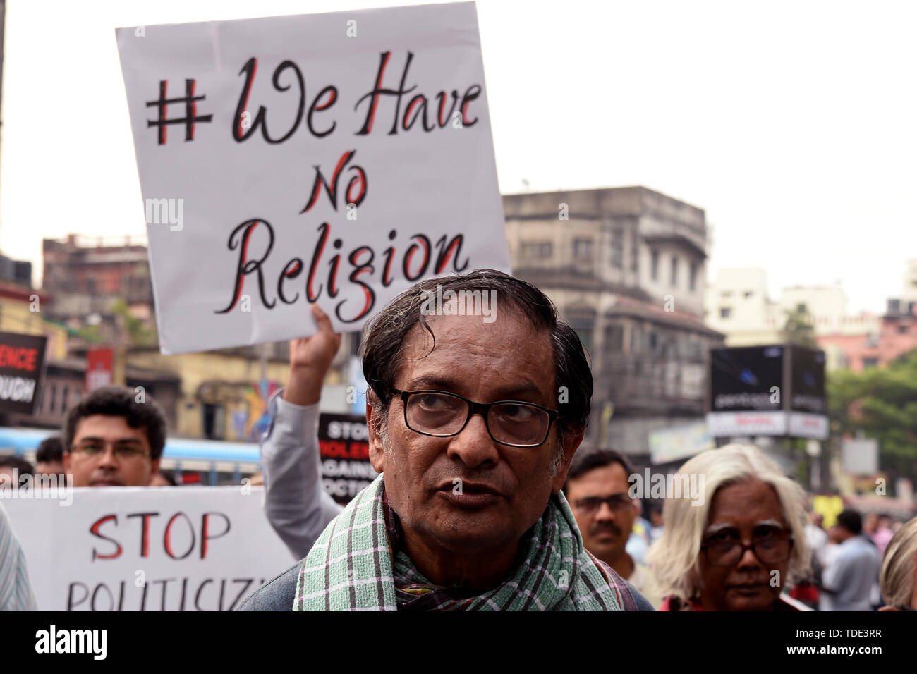 Kolkata, India. 14th June, 2019. Dr. Binayak Sen, social activist join senior doctors rally to support junior doctors of Nil Ratan Sircar Medical College and Hospital or NRS, who are in strike for past three days after doctor assaulted over alleged negligence. Credit: Saikat Paul/Pacific Press/Alamy Live News Stock Photo