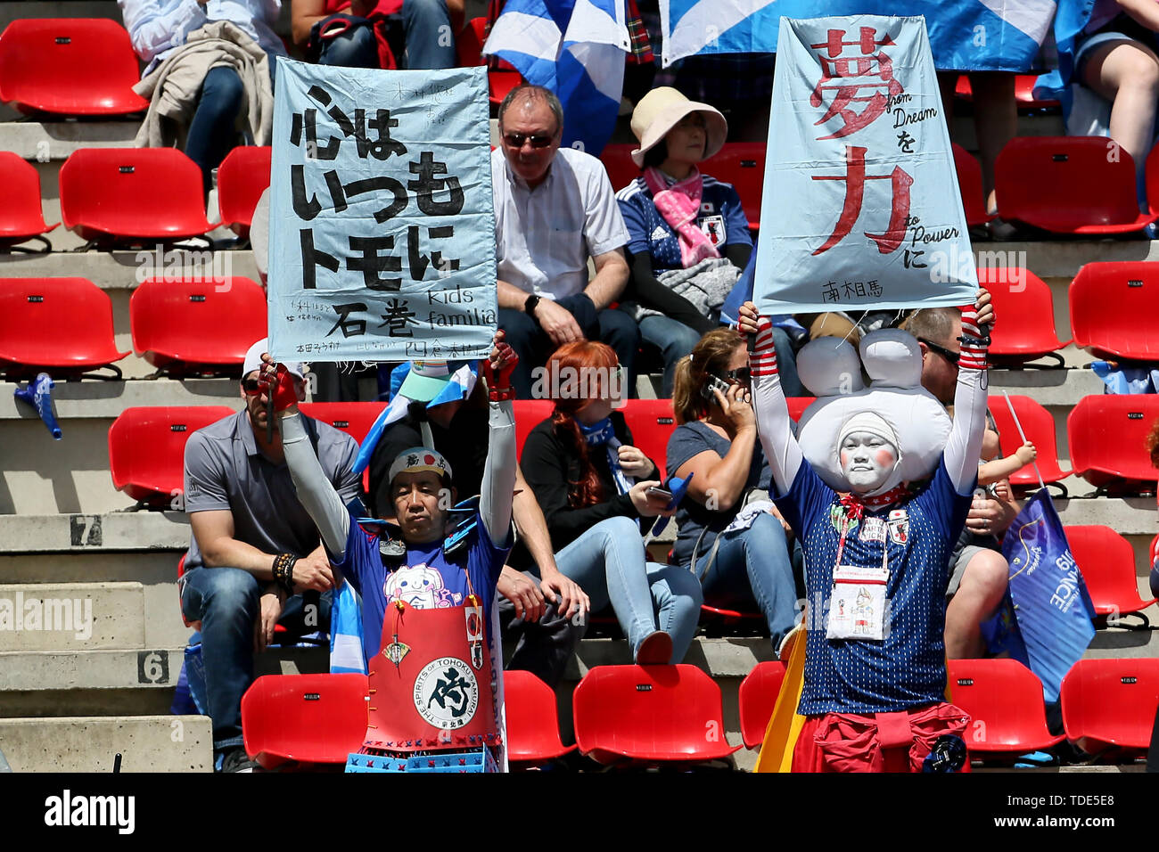 Japan Womens Fans Hi Res Stock Photography And Images Alamy
