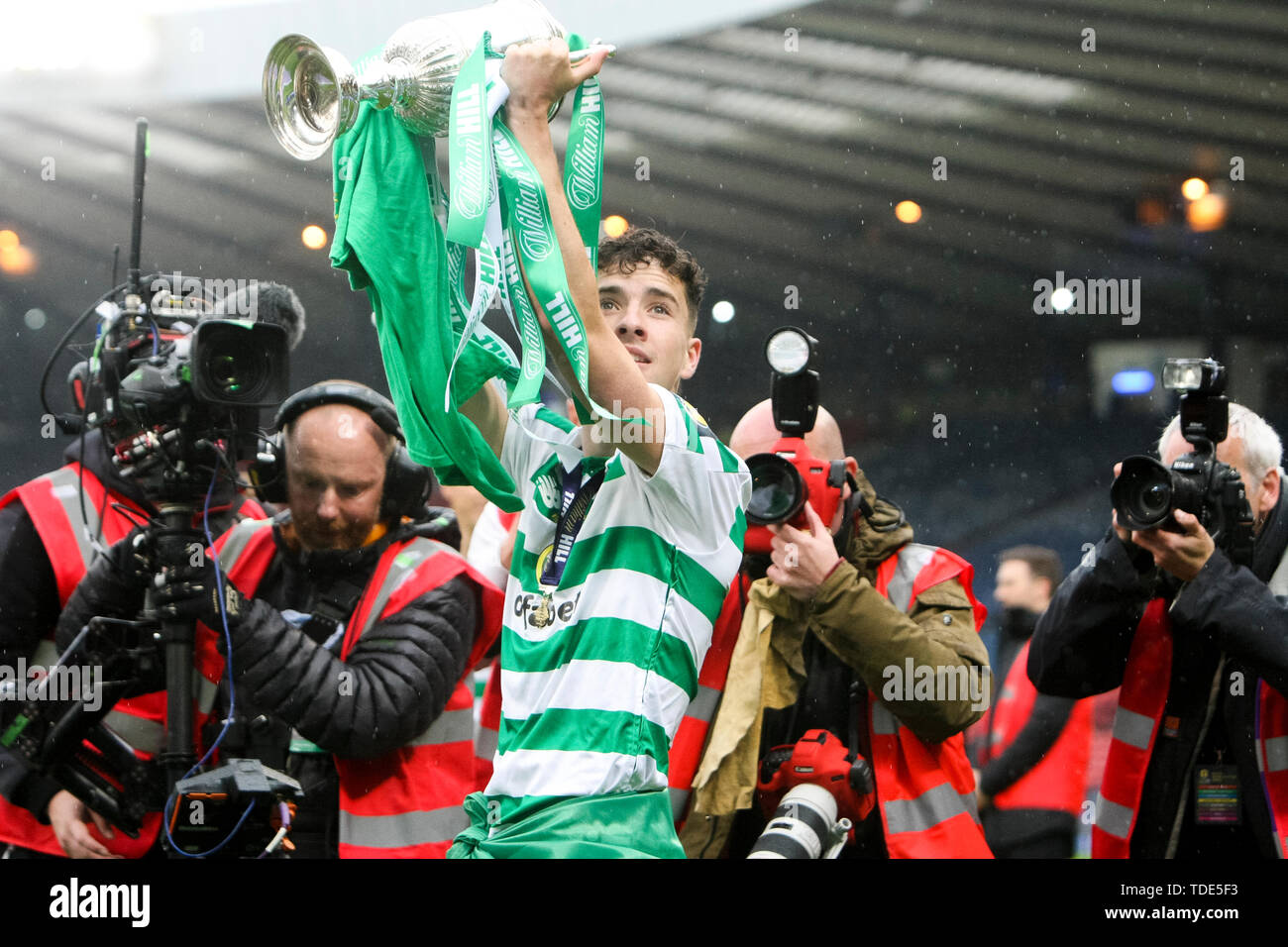 Glasgow, Scotland, May 25th 2019. Michael Johnston of Celtic lifts the Scottish Cup after the William Hill Scottish Cup final between Celtic and Hearts at Hampden Park on May 25th 2019 in Glasgow, Scotland. Editorial use only, licence required for commercial use. No use in Betting, games or a single club/league/player publication. Credit: Scottish Borders Media/Alamy Live News Stock Photo