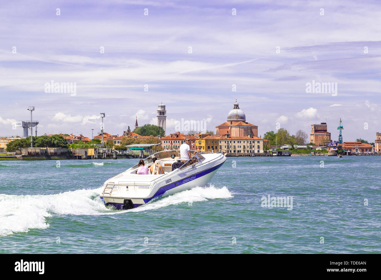 Venice canal motor boat family hi-res stock photography and images - Alamy