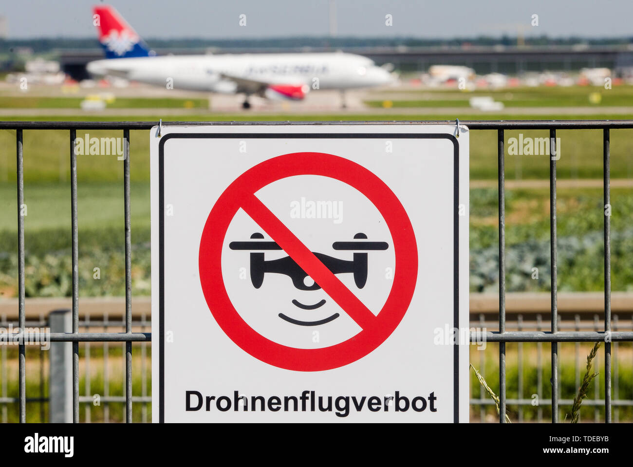 Stuttgart, Germany. 07th June, 2019. A sign at Stuttgart airport indicates a ban on drone flights. Credit: Christoph Schmidt/dpa/Alamy Live News Stock Photo