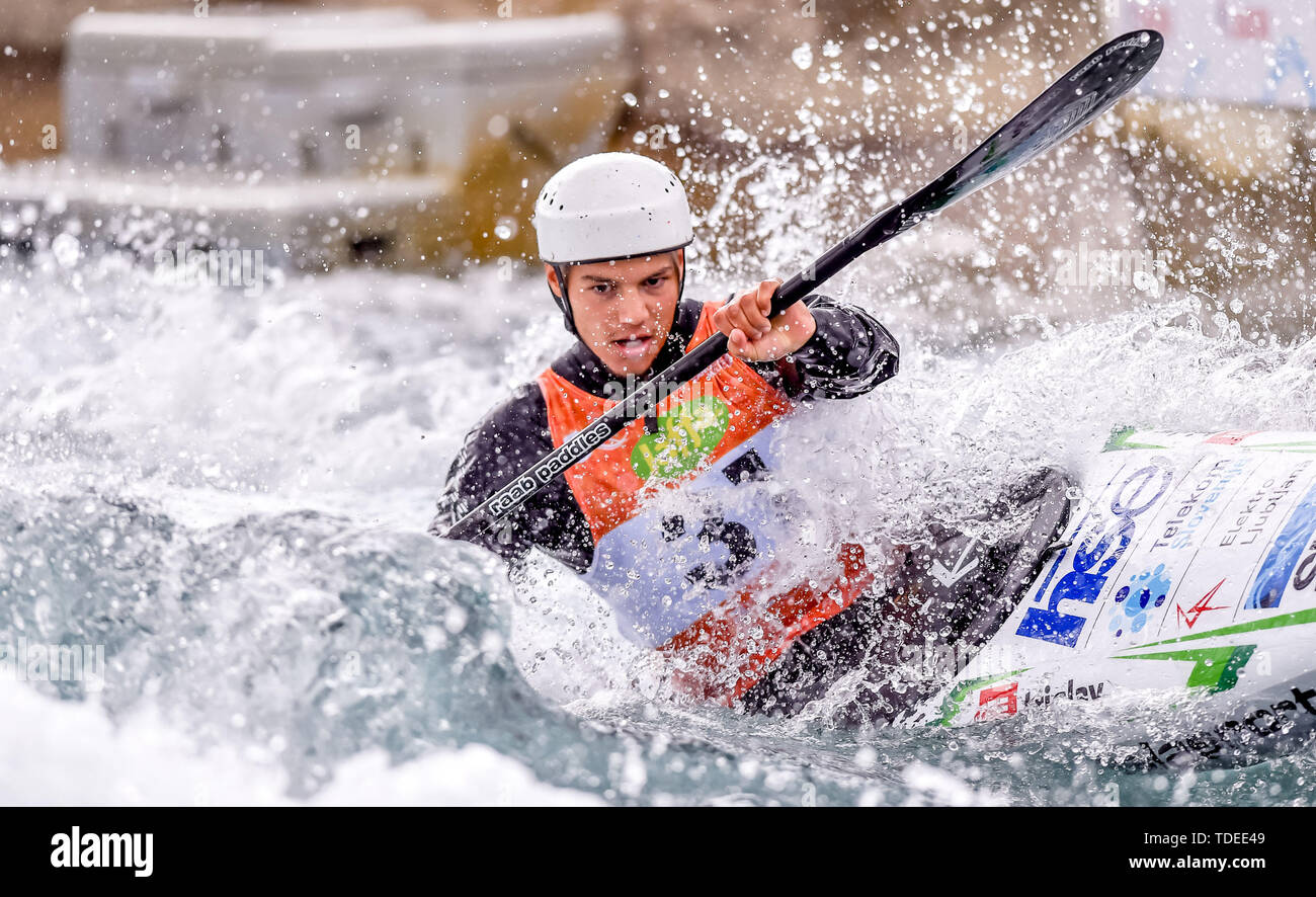 Page 6 - Mens Kayak High Resolution Stock Photography and Images - Alamy