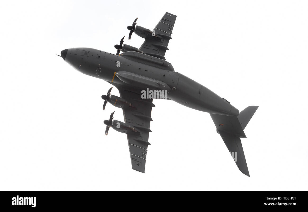 Stralsund, Germany. 15th June, 2019. A Bundeswehr transport aircraft A400 M flies over the Stralsund site for the German Armed Forces Day. Credit: Stefan Sauer/dpa-Zentralbild/dpa/Alamy Live News Stock Photo