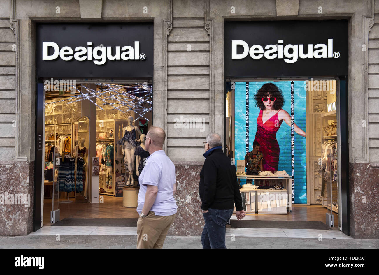 Barcelona, Spain. 29th May, 2019. Pedestrians pass by the Spanish clothing brand  Desigual store in Spain. Credit: Budrul Chukrut/SOPA Images/ZUMA Wire/Alamy  Live News Stock Photo - Alamy