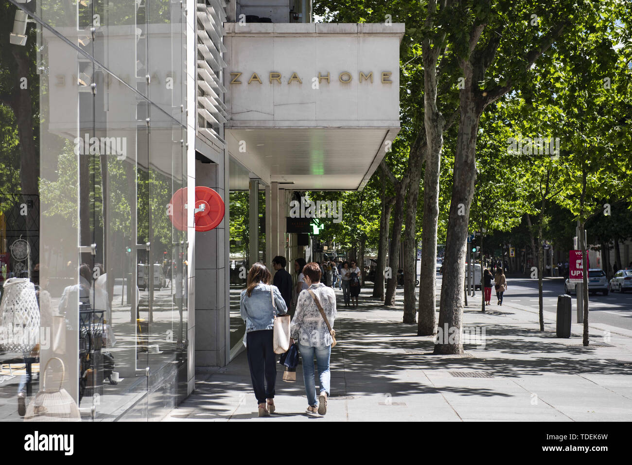 Zara shop sign hi-res stock photography and images - Page 7 - Alamy