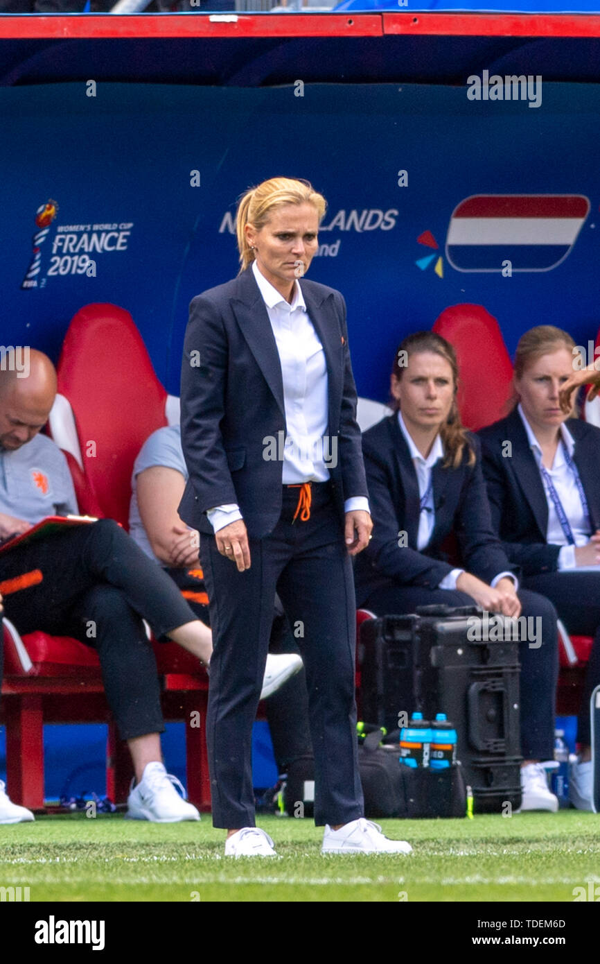 Sarina Wiegman Coach (Holland) during the FIFA Women's World Cup France 2019 Group E match between Netherlands 3-1 Cameroom at Hainaut Stadium in Valenciennes, France, June15, 2019. Credit: Maurizio Borsari/AFLO/Alamy Live News Stock Photo