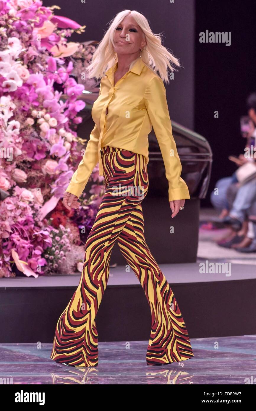 Milan, Italy. 15th June, 2019. Milan Fashion Week Men's Fashion spring  summer 2020. Versace fashion show In the Photo: Donatella Versace Credit:  Independent Photo Agency/Alamy Live News Stock Photo - Alamy