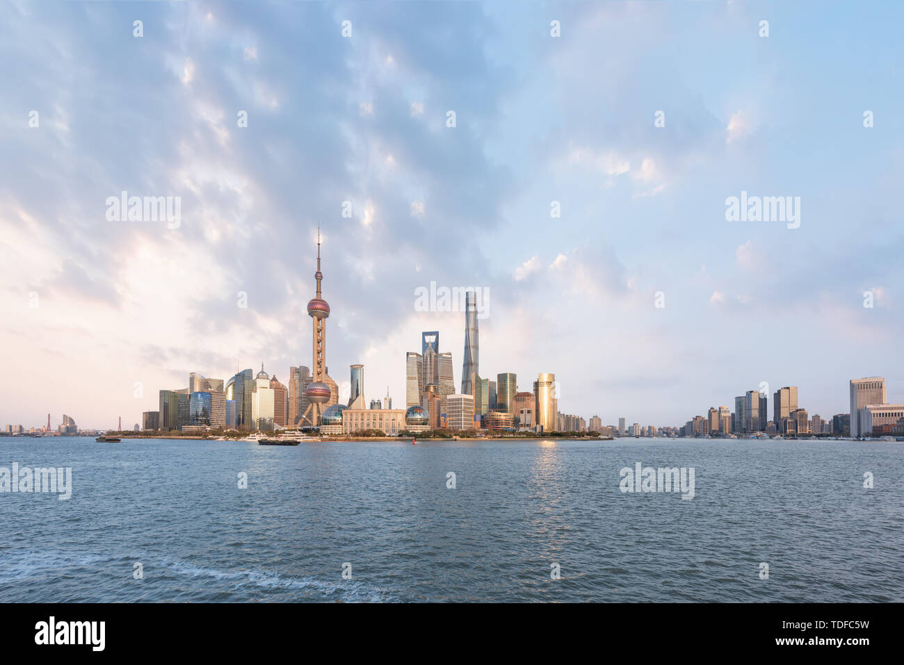 Shanghai skyline sunset iconic hi-res stock photography and images - Alamy
