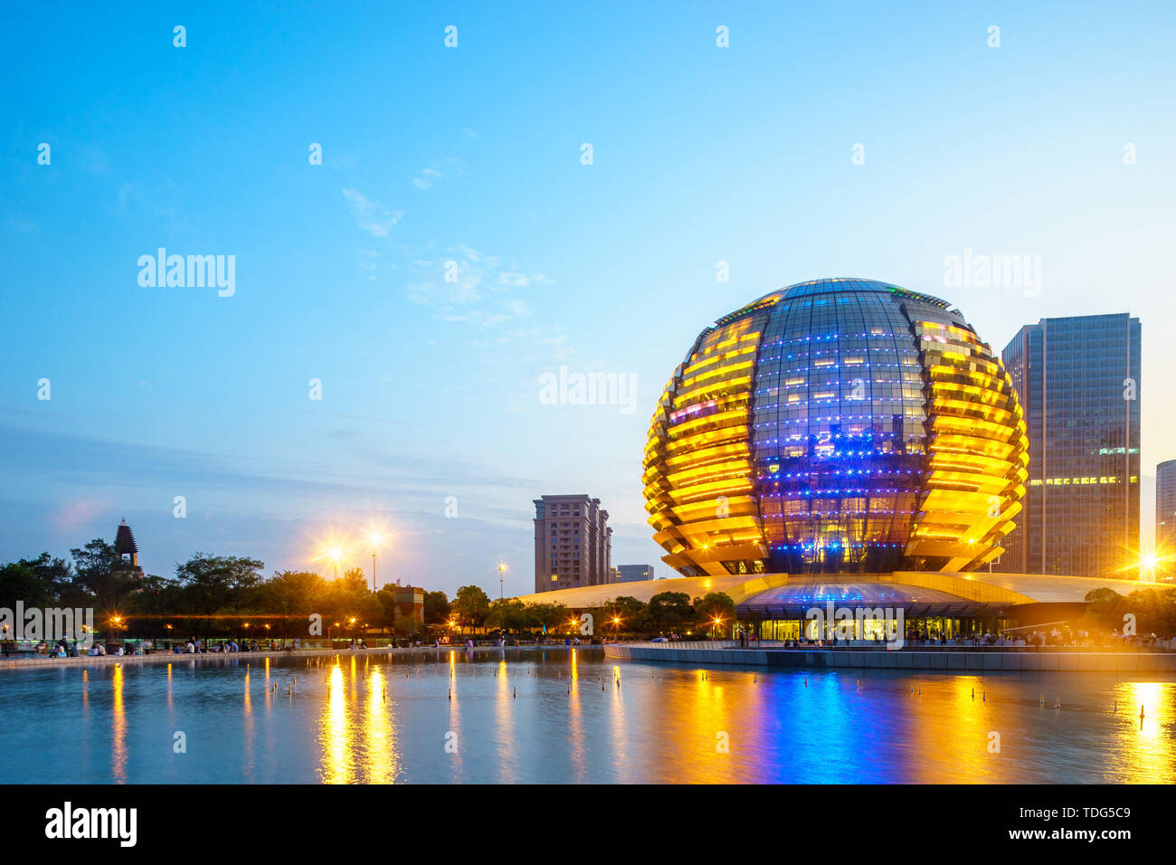 skyline,water and reflection of modern buildings Stock Photo - Alamy