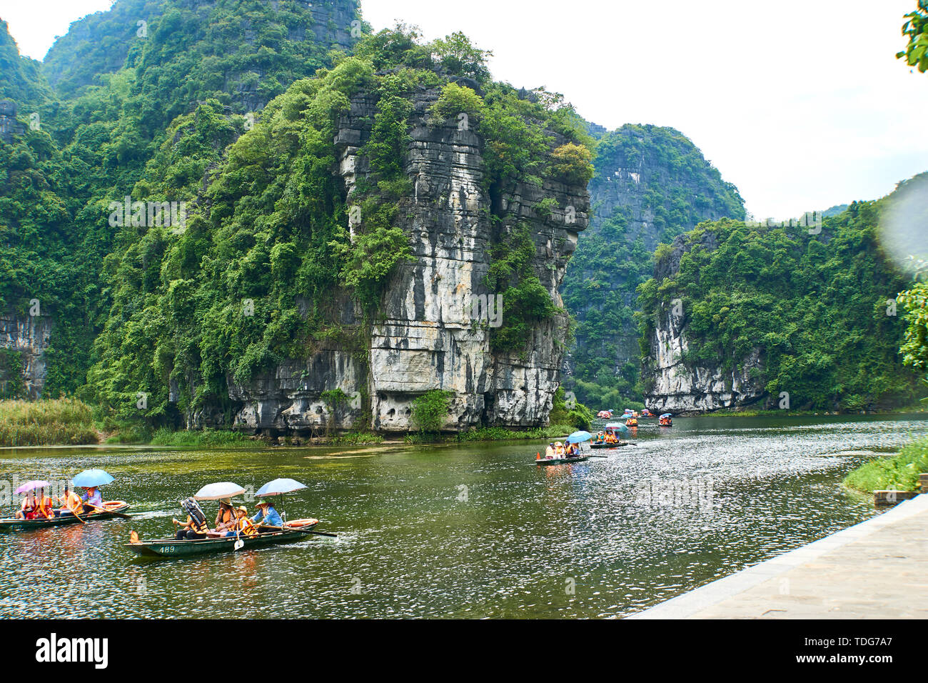 Trang An Ninh Binh Vietnam June 9 2019 People Taking Boat